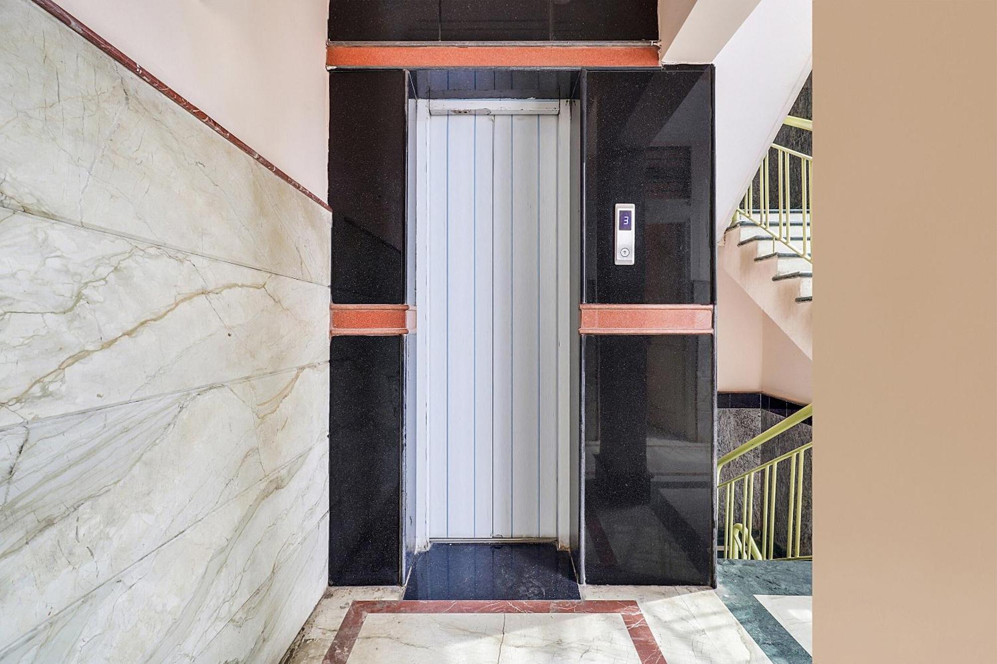 Hotel O Vasavi Residency Bangalore Bagian luar foto